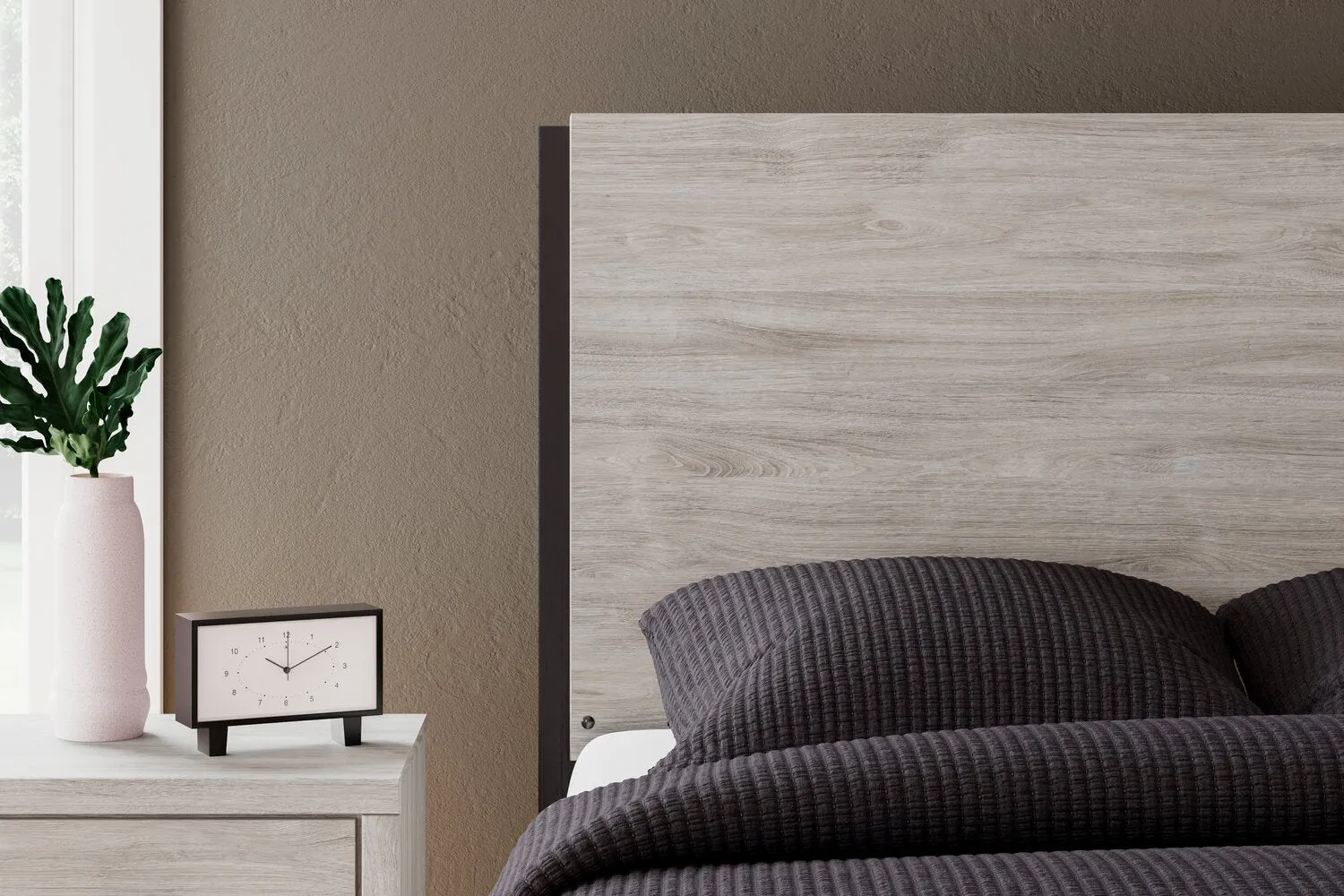 Paragon Queen Bed